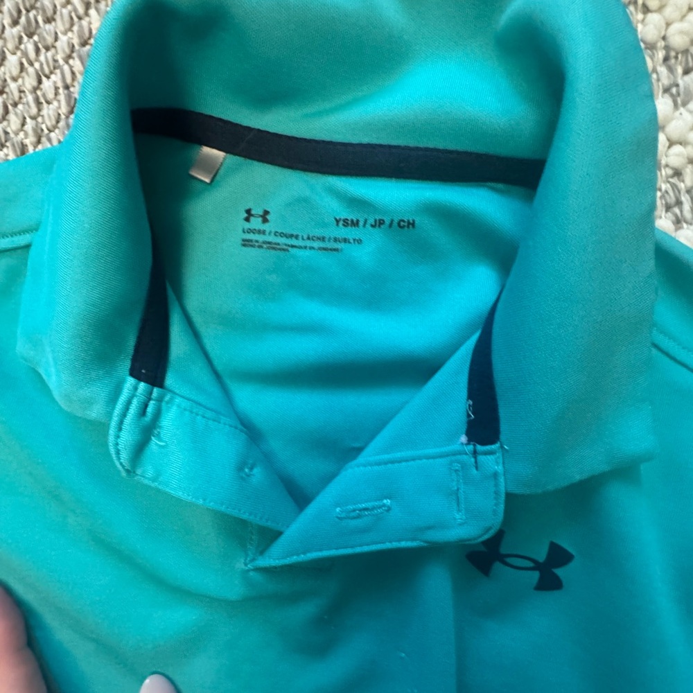 Under Armour boys size small dry fit golfing shirt - Picture 4 of 4